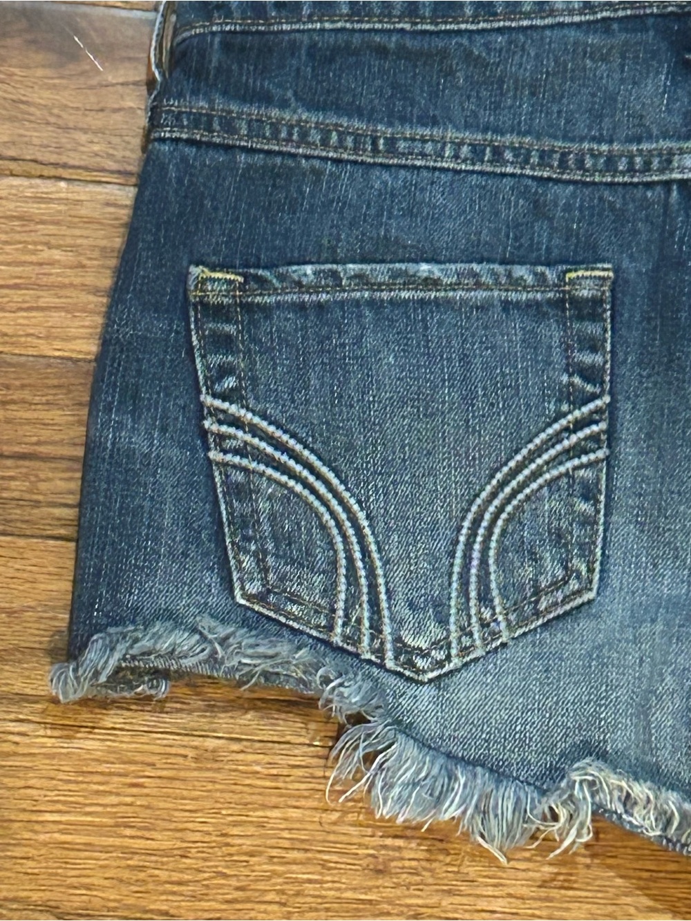 Hollister Blue Distressed Denim Cutoff Shorts size 3 - Picture 6 of 8